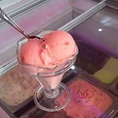 Helado delicioso sabor Piñón